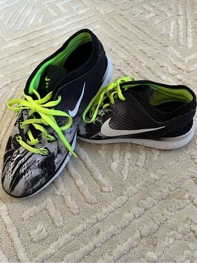 Nike Free TR Fit 5 Women’s Running Training Shoes Black White Neon Green Size 8